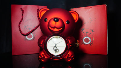 Колие във формата на сърце с уникална подаръчна кутия МЕЧЕ с роза